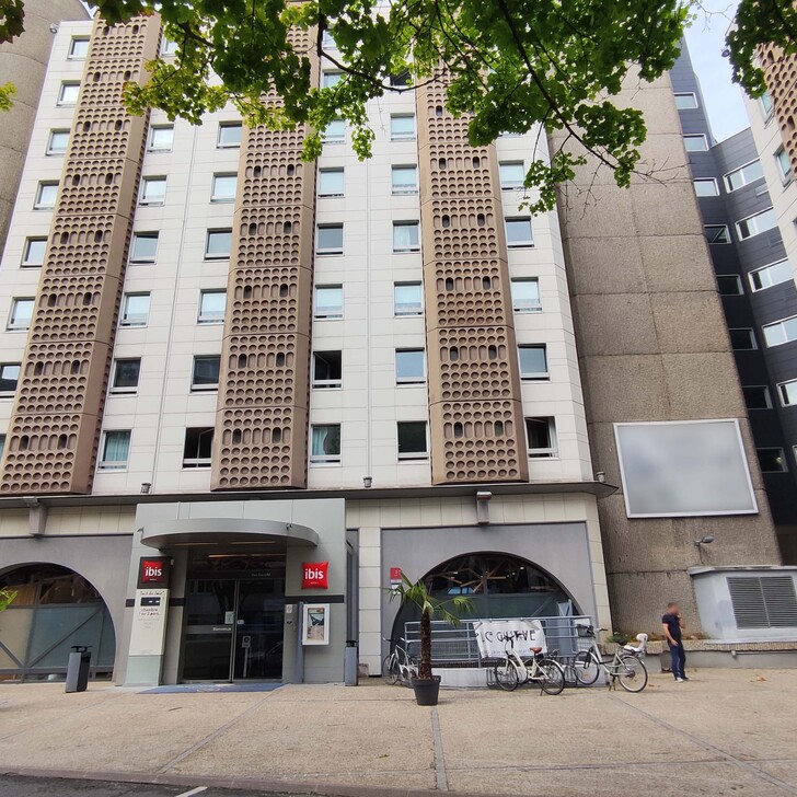 Hotel Ibis 2 Rue Cambronne 75015 Paris